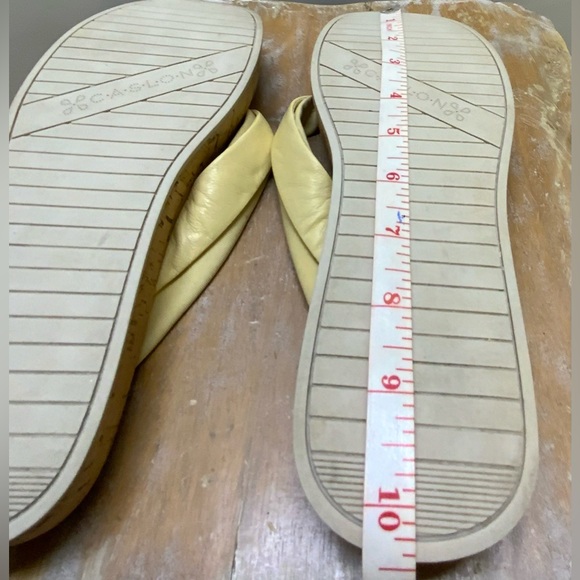Caslon Cnantonella-Lea Yellow Leather Platform Flip Flop Sandal - Picture 7 of 8
